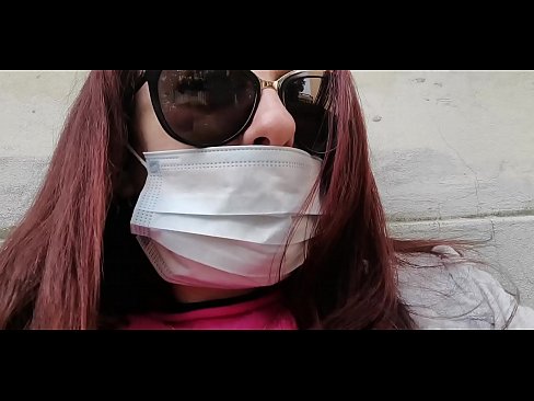❤️ Nicoletta se vinga de seu vizinho e faz xixi em sua garagem (Especial Covid19 Quarentena Italiana) Porno doméstico em nós ❌