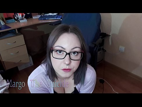 ❤️ Garota Sexy com Dildo de Óculos Chupa Profundamente na Câmera Porno doméstico em nós ❌