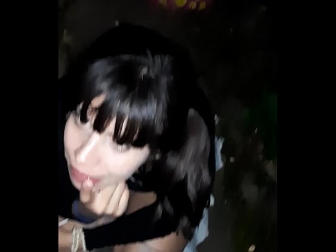 ❤️ Na rua, o pênis inchado em troca de doces Porno doméstico em nós ❌
