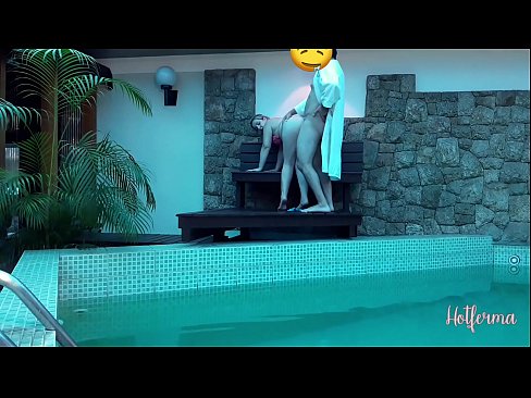 ❤️ Chefe convida empregada para a piscina, mas não conseguiu resistir a um Porno doméstico em nós ❌