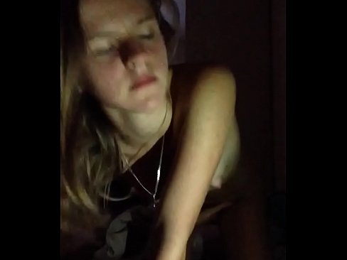 ❤️ Uma garota se masturba e se ejacula Porno doméstico em nós ❌